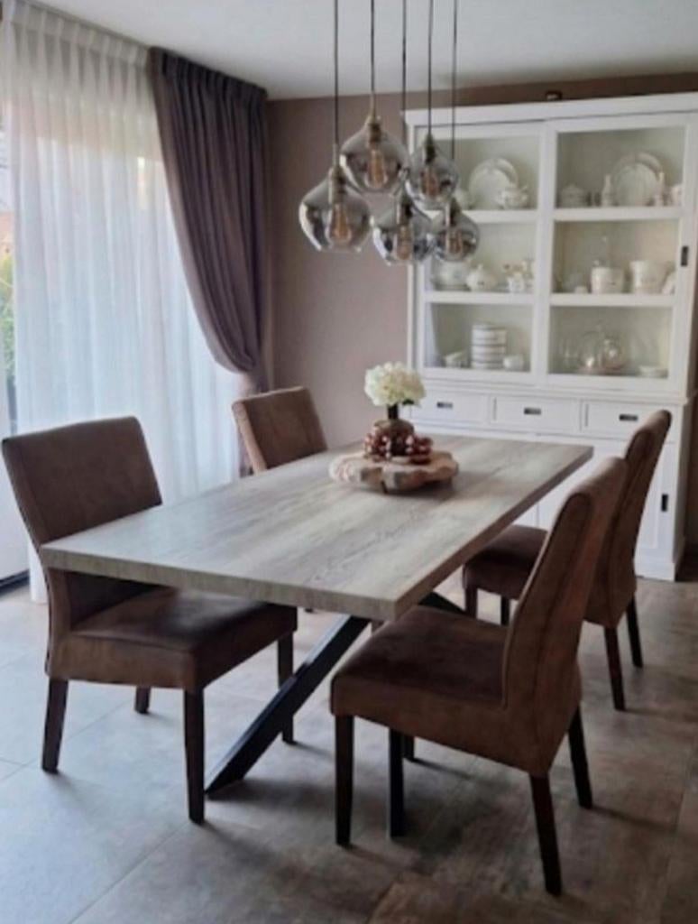 Nette eettafel met metalen onderstel, Ophalen
