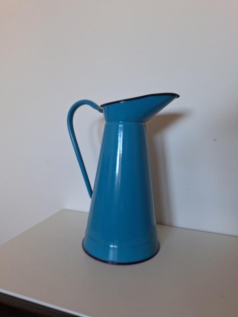 Blauwe emaille kan, Ophalen