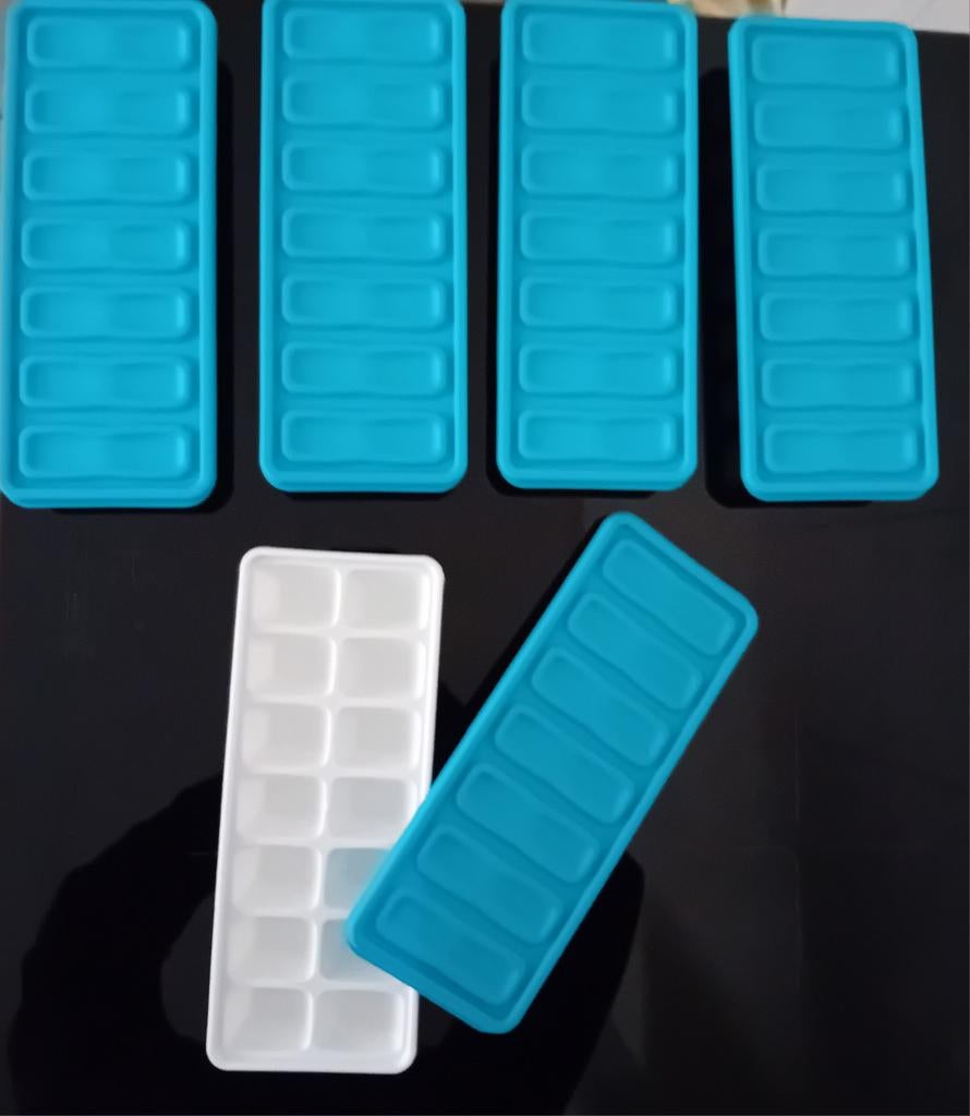 Siliconen ijsblokjes 14 vakjes kunststof met deksel. Nieuw, Ophalen