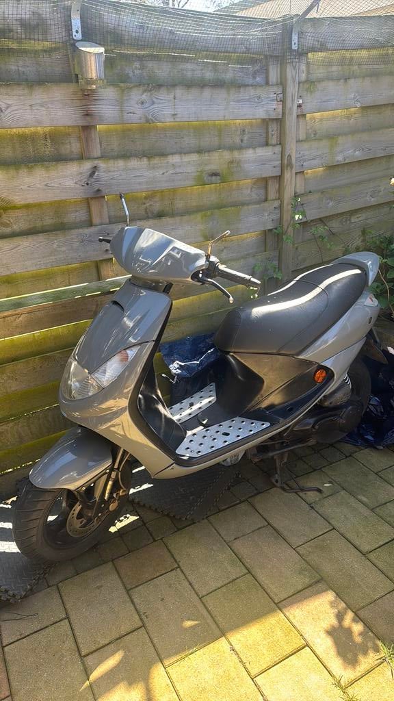 Vivacity brom nardo grey, Fietsen en Brommers, Scooters | Peugeot, Ophalen, Tweetakt, Vivacity