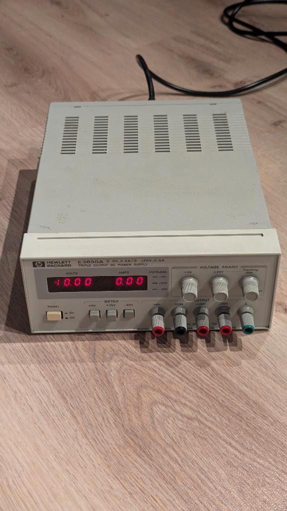 HP Hewlett Packard Agilent E3630A Triple output DC voeding, Hobby en Vrije tijd, Elektronica-componenten, Ophalen of Verzenden
