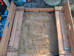 Houten zandbak 120x120 met bankjes en zand, Ophalen, Gebruikt