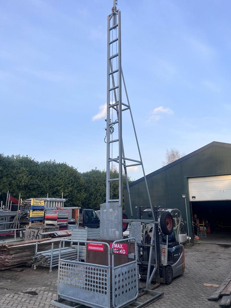 Bouwlift / Materiaallift (max. 250 kg), Ophalen