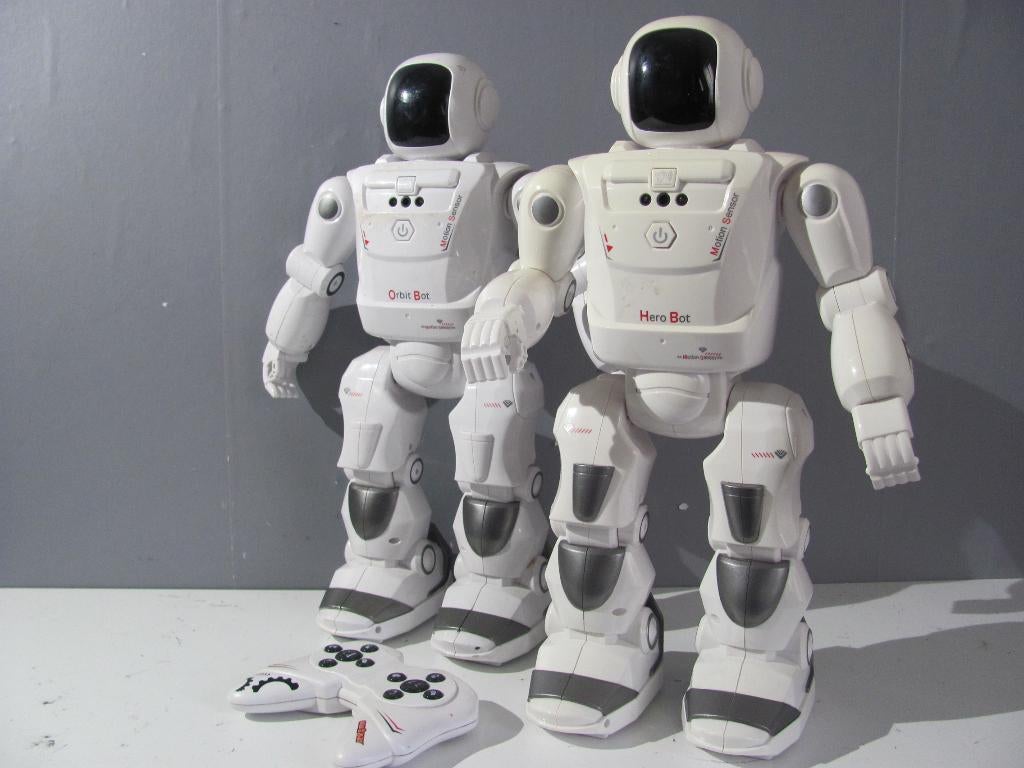 2 x Hero Bot robot met motion sensor 40cm hoog en 24cm, Ophalen of Verzenden, Zo goed als nieuw