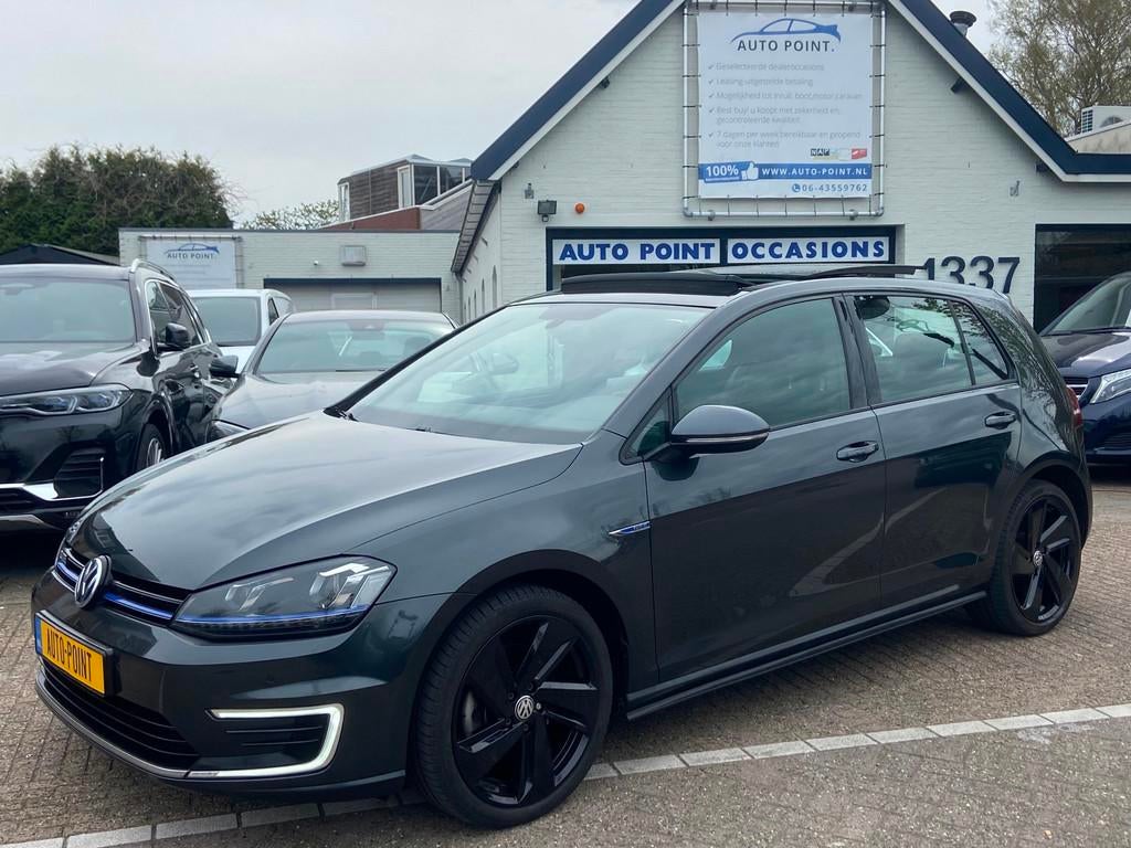 Volkswagen Golf 1.4 TSI GTE DSG/PANO/NAVI/LED/SPORTSEATS, Gebruikt, 4 cilinders, 150 pk, Origineel Nederlands
