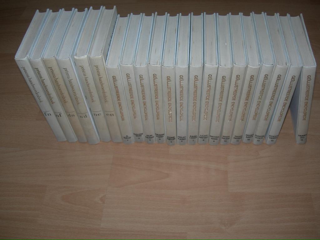 Geïllustreerde encyclopedie en woordenboek in kleur., Boeken, Encyclopedieën, Ophalen of Verzenden, Zo goed als nieuw