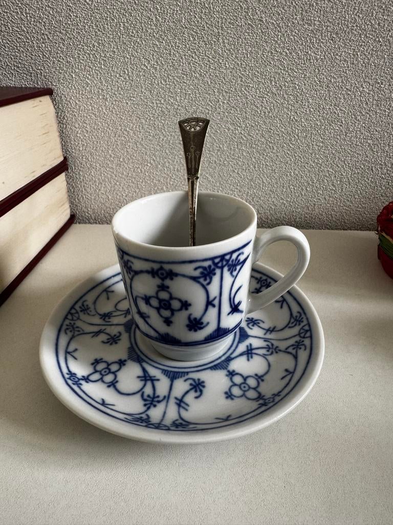 Prachtig Meissen Blauw Uienpatroon Espresso Kop en Schotel, Antiek en Kunst, Ophalen
