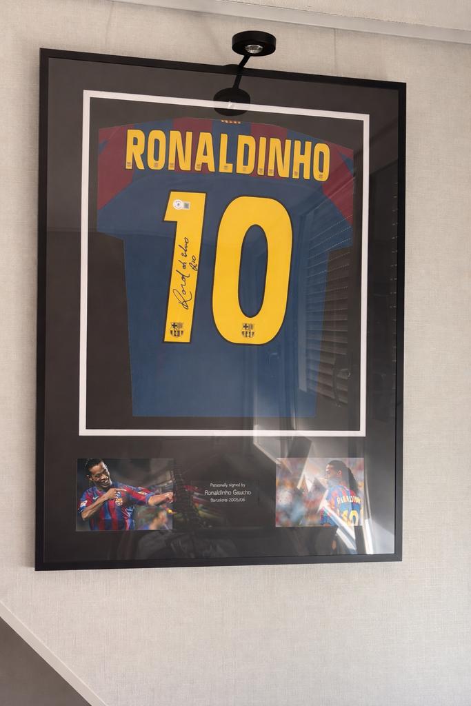 Ronaldinho Barcelona 2006 gesigneerd shirt Beckett Witnessed, Ophalen of Verzenden, Nieuw, Buitenlandse clubs, Shirt