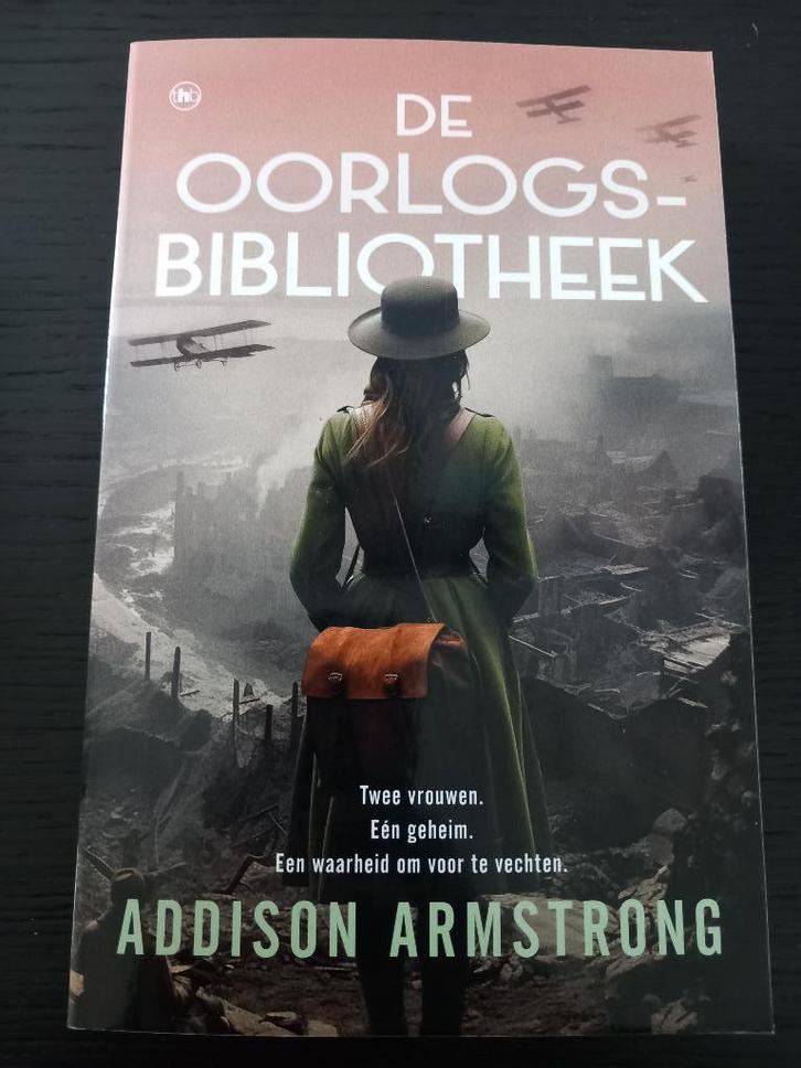 De oorlogsbibliotheek - Addison Armstrong, Boeken, Romans, Zo goed als nieuw, Amerika, Ophalen of Verzenden