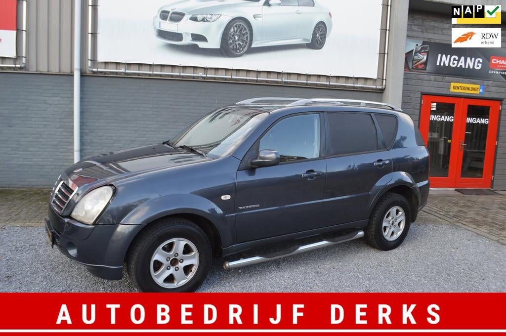 SsangYong Rexton RX 270 Xdi 4x4 Airco Grijs Kenteken Trekhaa, Auto's, Bestelauto's, Gebruikt, 2696 cc, Origineel Nederlands, Bedrijf