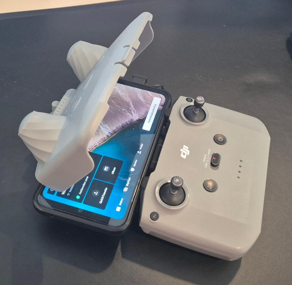 DJI Remote + twee accu's + laadstation, Ophalen of Verzenden, Zo goed als nieuw, Cameradrone, DJI