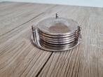 Mooie Vintage Set Verzilverde Onderzetters in houder Limdor, Verzenden, Gebruikt, Glas of Kopje