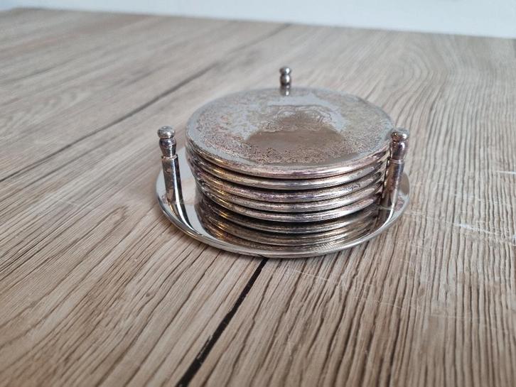 Mooie Vintage Set Verzilverde Onderzetters in houder Limdor, Huis en Inrichting, Woonaccessoires | Onderzetters, Gebruikt, Glas of Kopje