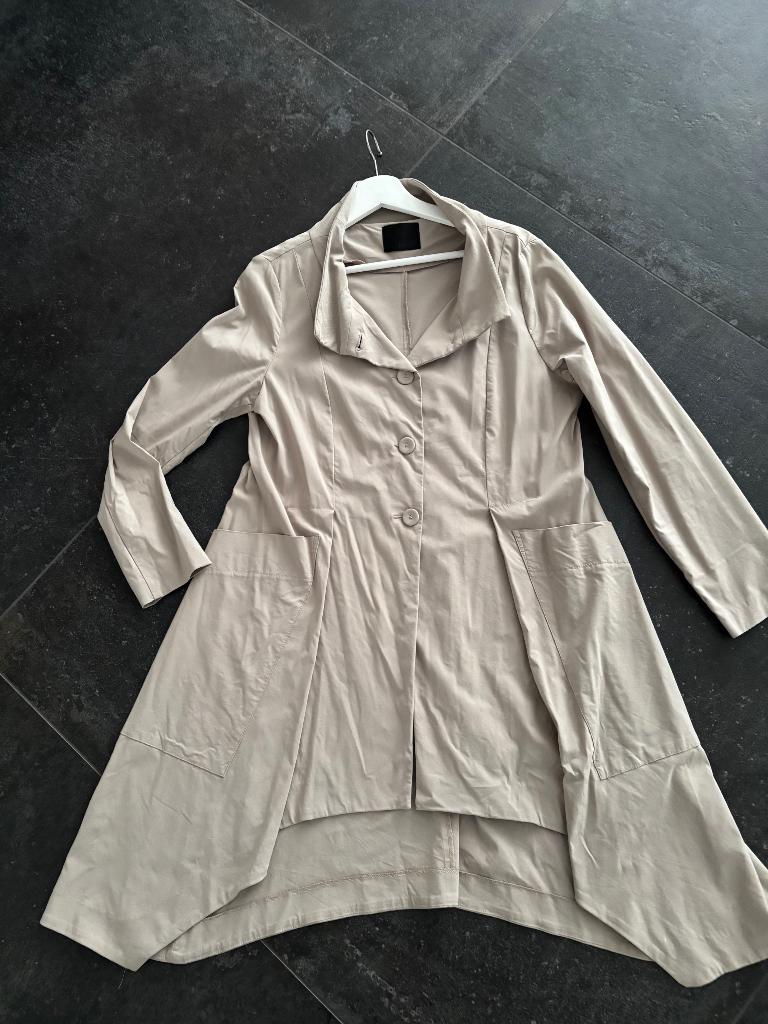 Jurerê asymmetrische a-lijn blazer maat M beige, Kleding | Dames, Jasjes, Kostuums en Pakken, Maat 38/40 (M), Verzenden, Zo goed als nieuw