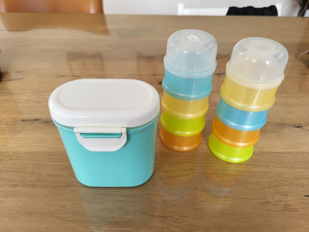 Melkpoederdoos en melkpoeder toren, Kinderen en Baby's, Babyvoeding en Toebehoren, Ophalen of Verzenden, Zo goed als nieuw, Overige typen