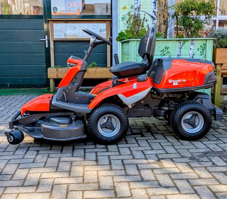 Husqvarna zitmaaier met toebehoren, Tuin en Terras, Zitmaaiers, Zo goed als nieuw, Ophalen of Verzenden