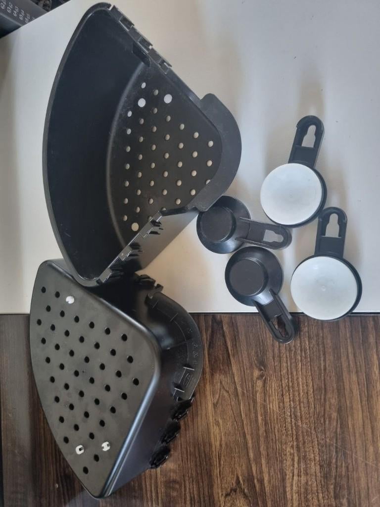 Set van 2 IKEA TISKEN Hoekmandjes met zuignappen – Zwart, Huis en Inrichting, Ophalen of Verzenden, Gebruikt, Zwart, Overige typen