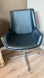 Twee stijlvolle vergaderstoelen - Zwart leer met hout, Ophalen, Gebruikt, Twee, Zwart