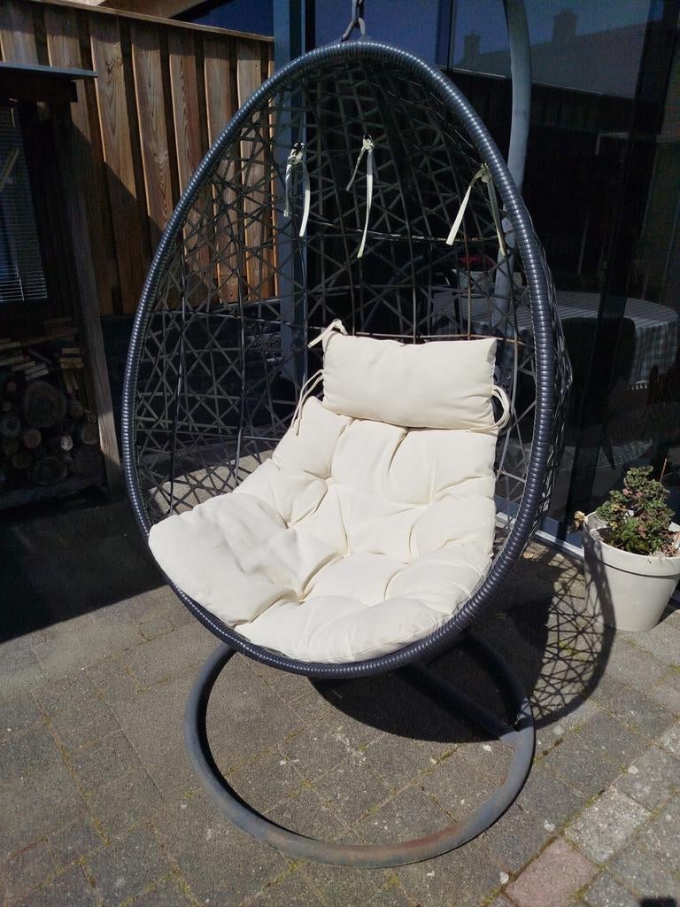 Hangstoel - kan nog een ronde mee, Huis en Inrichting, Stoelen, Gebruikt, Zwart, Overige materialen, Ophalen of Verzenden