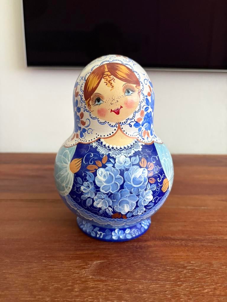 Matroesjka. 10 delig. Gemerkte onderkant. Perfecte staat, Antiek en Kunst, Kunst | Beelden en Houtsnijwerken, Ophalen of Verzenden
