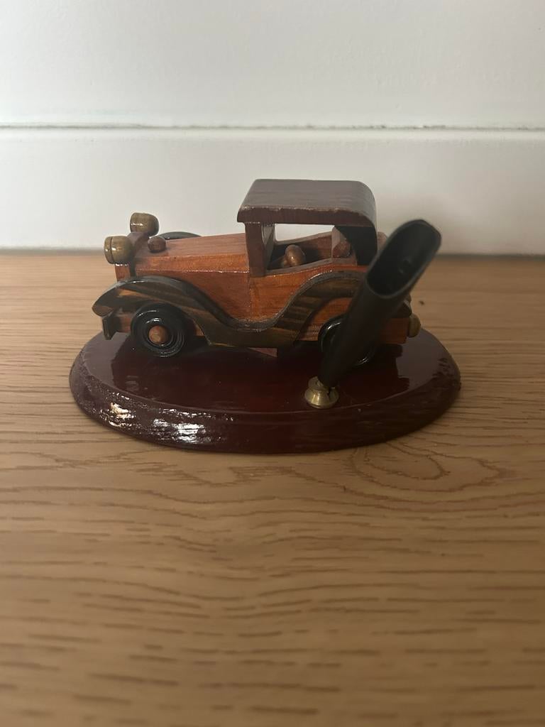 Houten pennenhouder met oldtimer, Diversen, Bureau-accessoires, Ophalen of Verzenden
