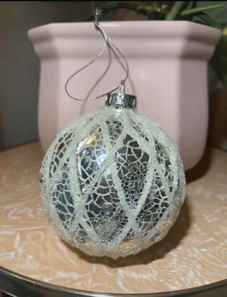Zilver kleurige kerstbal voor in de boom, Diversen, Kerst, Ophalen of Verzenden, Zo goed als nieuw