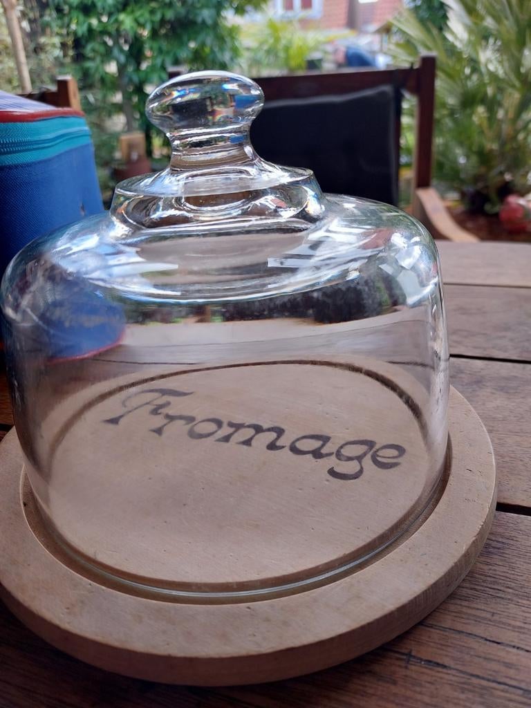 Kaasstolp met houten plankje, Ophalen