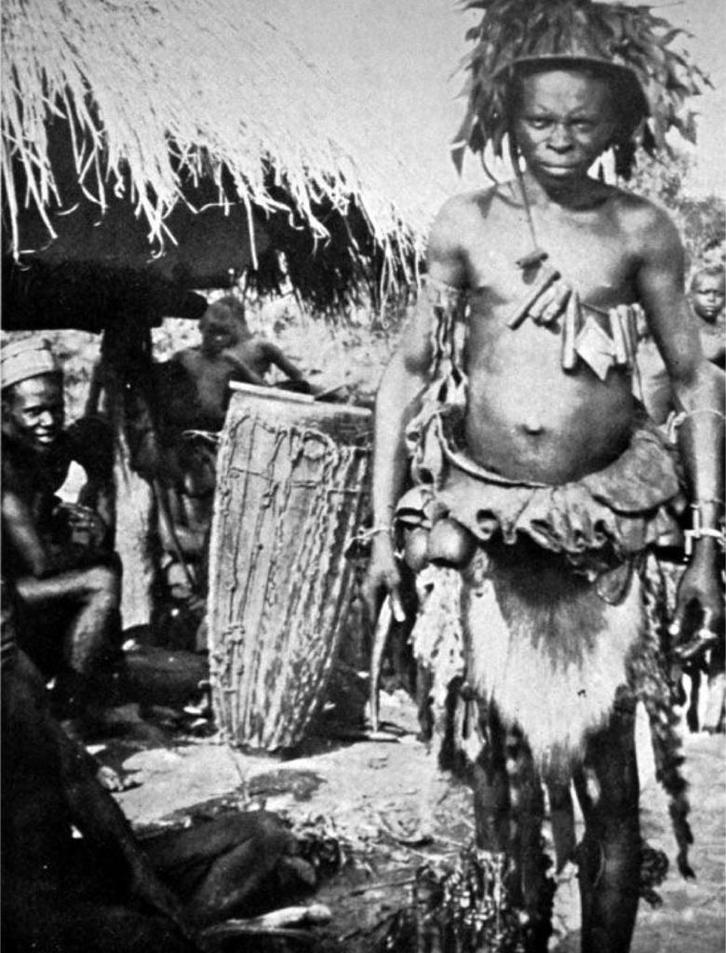 Fetisjeur medicinman omhang snoer met Nganga krachtstof 1940, Antiek en Kunst, Kunst | Niet-Westerse kunst, Ophalen of Verzenden