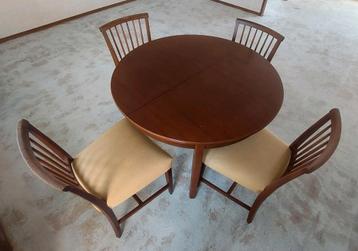 Vintage eetkamerset + 4 stoelen, uitschuifbaar, teakhout  beschikbaar voor biedingen
