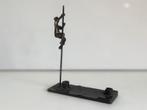 Vintage beeld brons polsstokspringer gesigneerd E.W., Verzenden, Brons