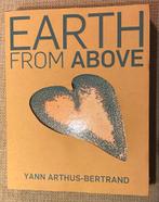 Earth from Above - Yann Arthus-Bertrand - zo goed als nieuw!, Ophalen, Zo goed als nieuw, Fotografie algemeen