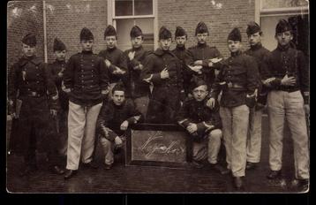 Schoonhoven, Legerplaats, FOTOKAART Soldaten in uniform 1915 beschikbaar voor biedingen