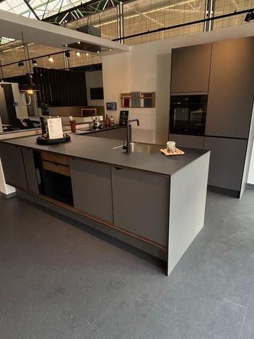 complete keuken, sale, AEG, Kvik, PRATO DARK GREY beschikbaar voor biedingen