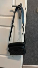 Louis vuitton lv messenger bag, Sieraden, Tassen en Uiterlijk, Tassen | Schoudertassen, Ophalen of Verzenden, Zo goed als nieuw