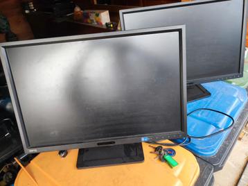 2x benq 24 inch monitoren werkend, met kabels  beschikbaar voor biedingen