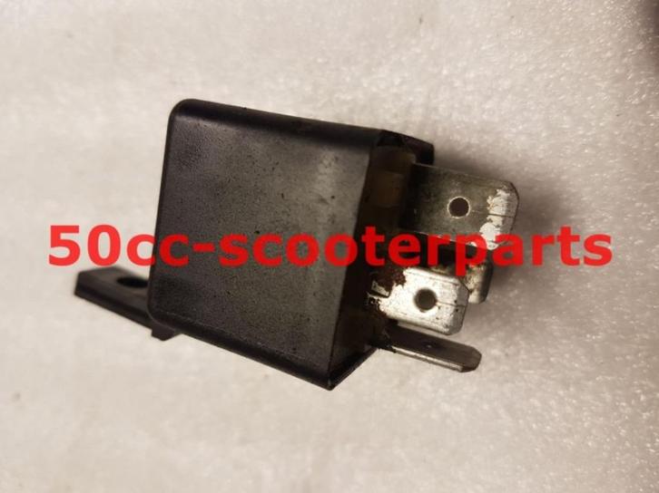 Startrelais Derbi Hunter 00G03900011 Gebruikt, Motoren, Tuning en Styling, Ophalen of Verzenden