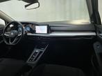 Volkswagen Golf 1.0 eTSI 110pk DSG Life Navigatie Parkeersen, Auto's, Stof, Gebruikt, Met garantie (alle), 23 km/l