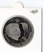 Drie Koninginnen 100 jaar Rabobank 1998, Postzegels en Munten, Penningen en Medailles, Ophalen of Verzenden, Overige materialen