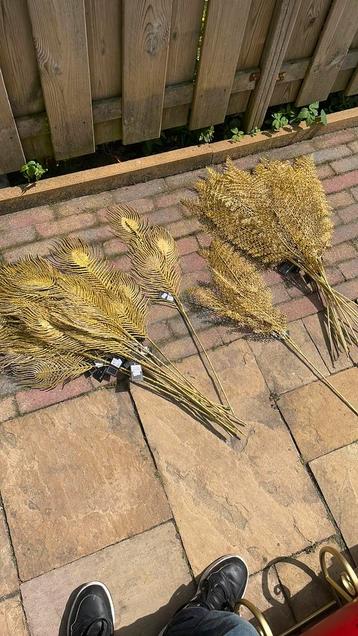 Kunstbloemen, goud beschikbaar voor biedingen