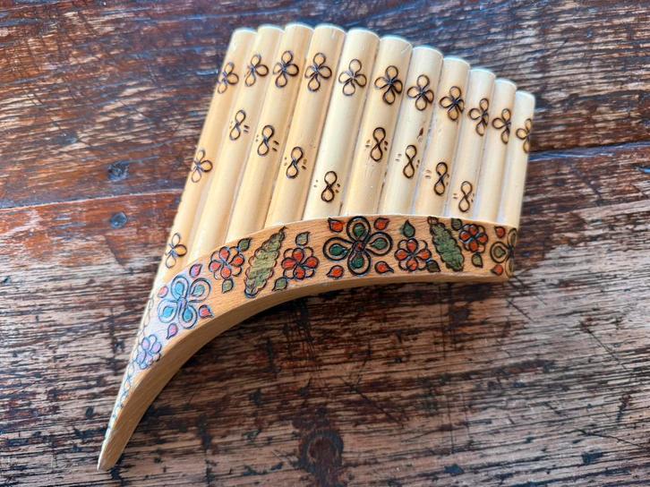 Panfluit bamboe bamboo versierde gebrande pan fluit, Muziek en Instrumenten, Blaasinstrumenten | Overige, Zo goed als nieuw, Ophalen of Verzenden