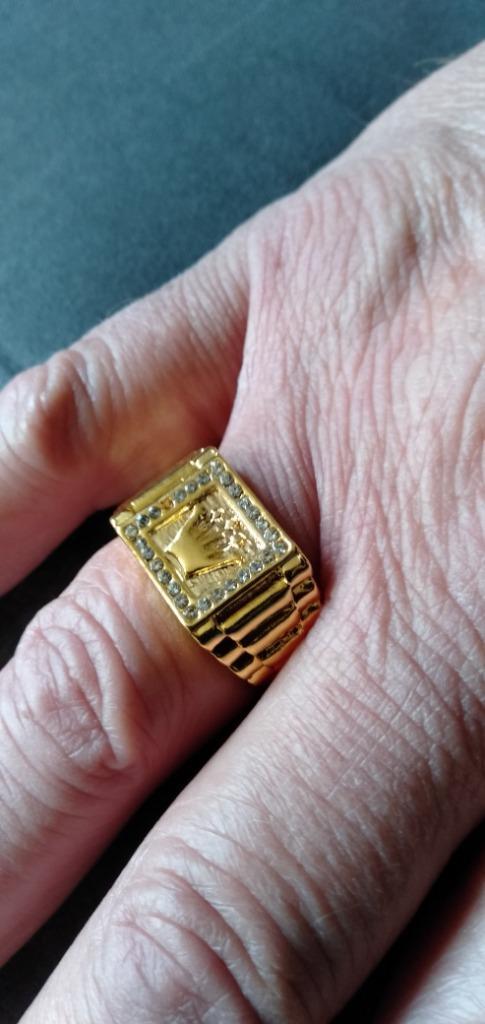 NIEUW!! Stoere goudkleurige ring met Rolex logo, Sieraden, Tassen en Uiterlijk, Ringen, Nieuw, Heer, 20 of groter, Goud, Met strass
