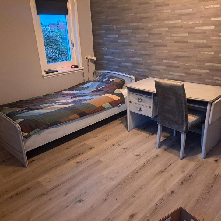 Tienerkamer set: Bed, bureau en kast, Huis en Inrichting, Bureaus, Gebruikt, Bureau, Ophalen