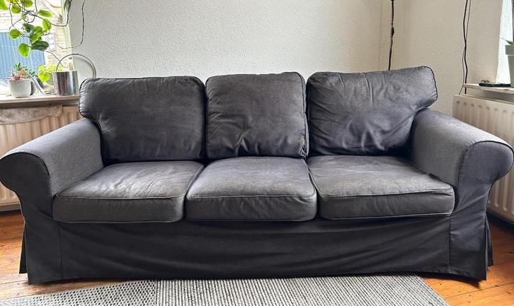 Donkergrijze IKEA EKTORP bank met bijpassende hocker, Huis en Inrichting, Banken | Voetenbanken en Poefen, Gebruikt, 125 cm of meer