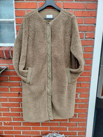 Warme lange teddy jas. beschikbaar voor biedingen