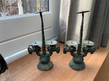 Antiek Vintage Paar Bronzen Tempel Draken Kandelaars beschikbaar voor biedingen