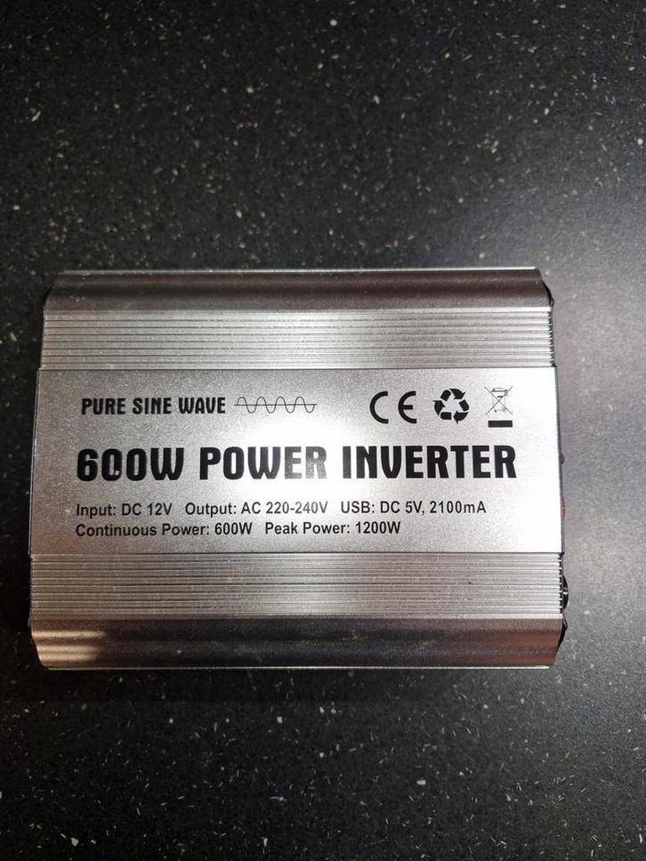 Omvormer 12V->230V - Pure Sinus 600W/1200W + ev 100aH accu, Auto diversen, Auto-accessoires, Ophalen of Verzenden