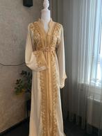 Elegante Crème Caftan met Gouden Borduurwerk te huur, Maat 38/40 (M), Beige, Ophalen of Verzenden, Zo goed als nieuw