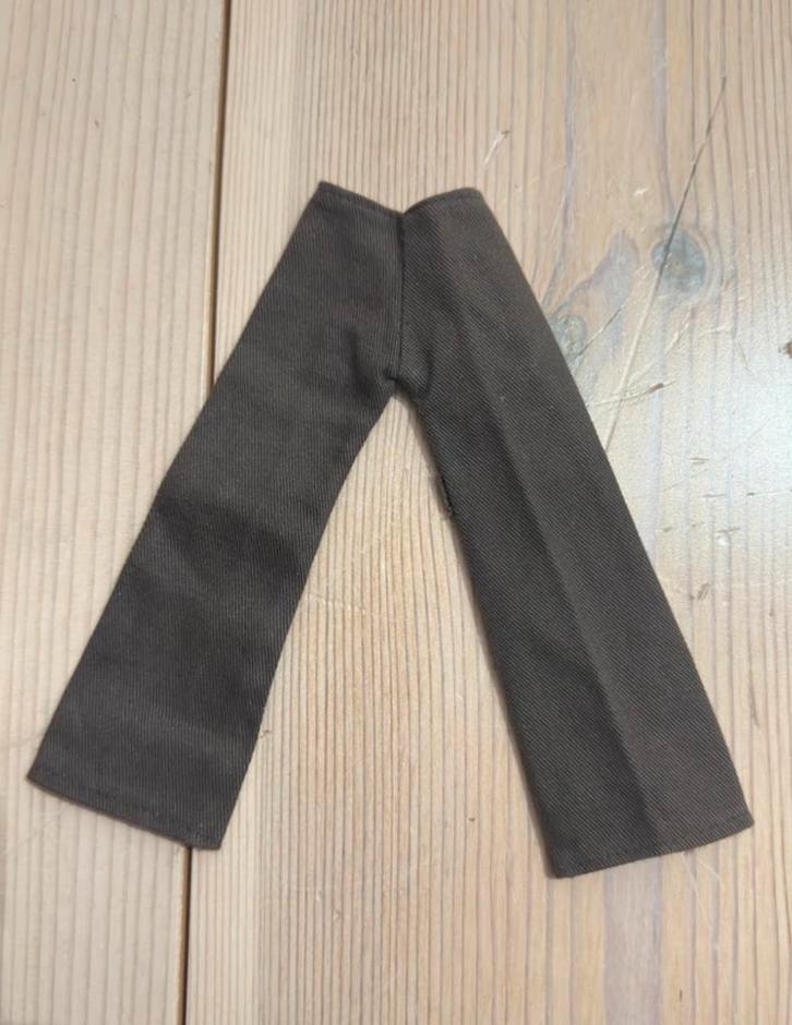 Kleding voor (Barbie, Sindy, Etc) poppen, broek in het bruin, Verzamelen, Poppen, Zo goed als nieuw, Kleertjes, Ophalen of Verzenden