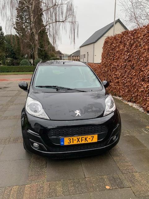 Peugeot 107 1.0 12V 5DR 2012 Zwart, Auto's, Peugeot, Particulier, Airconditioning, Centrale vergrendeling, Elektrische ramen, Metallic lak