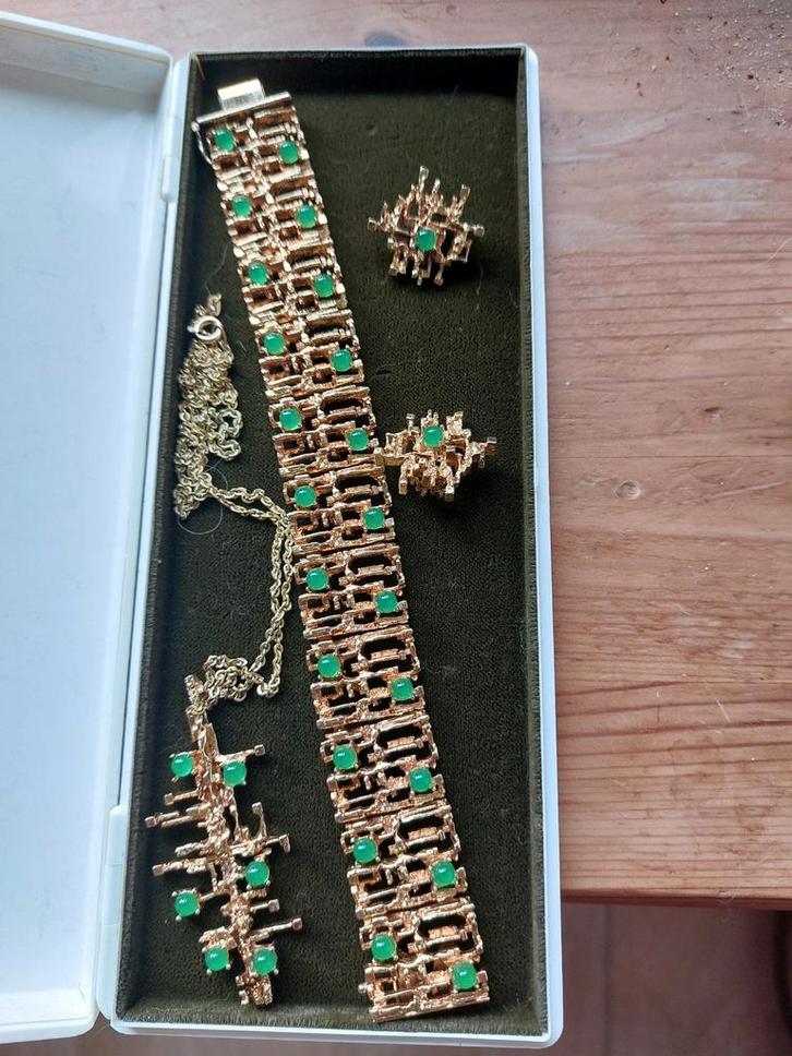 Goudkleurige vintage Sieradenset met Groene Stenen, Sieraden, Tassen en Uiterlijk, Armbanden, Zo goed als nieuw, Overige materialen